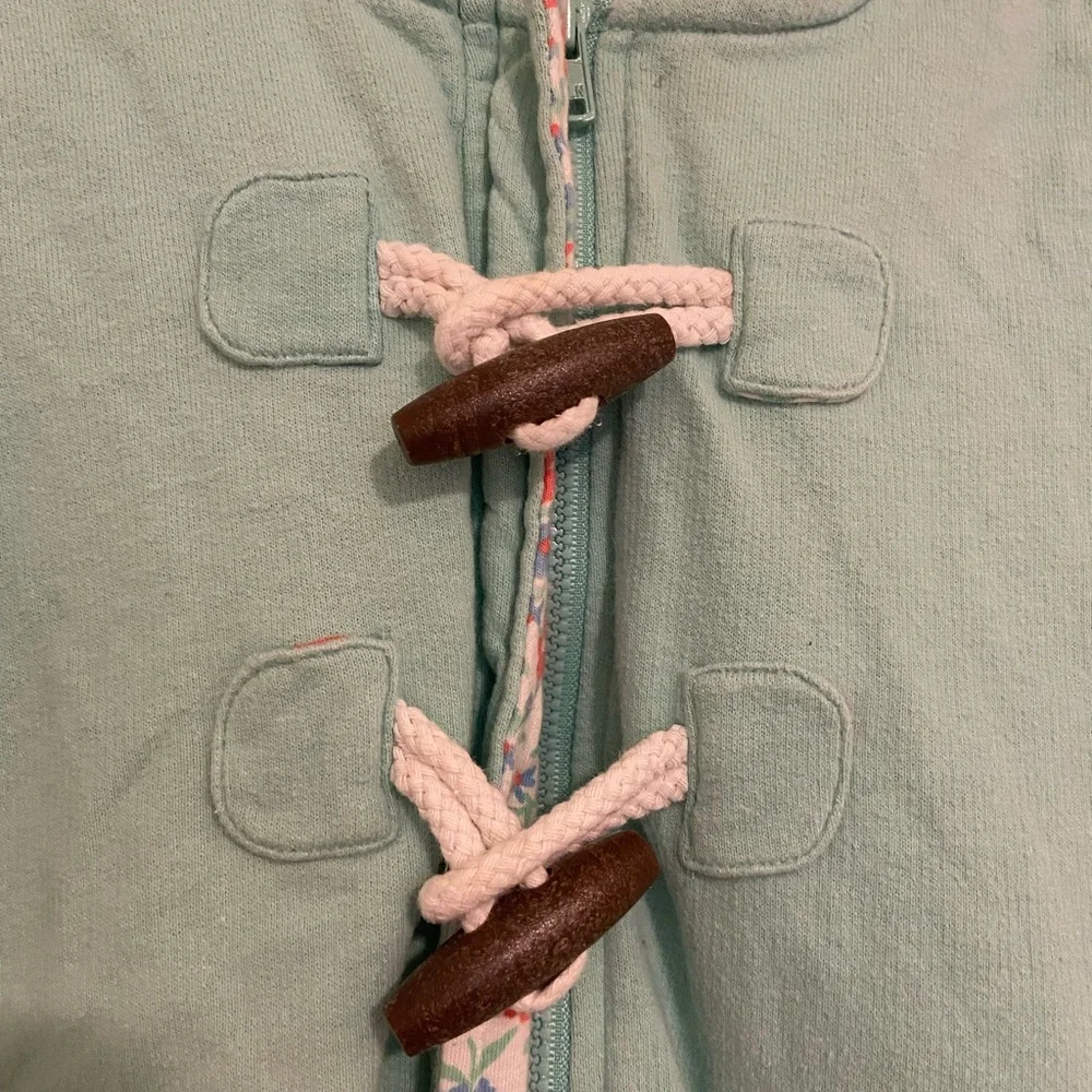 EUC Oshkosh baby girl’s hooded zip button jacket 18 months‎